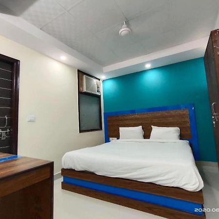 Hotel Royal Town New Delhi Exterior photo